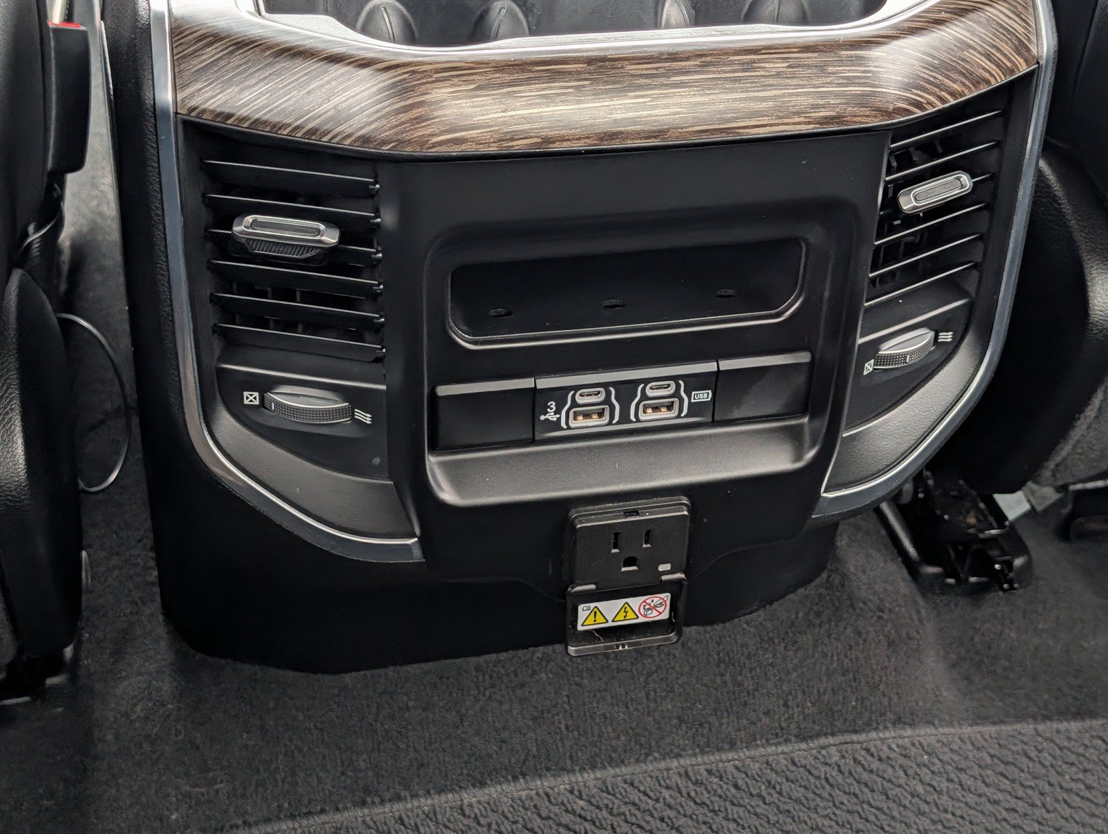 Used 2019 RAM 1500 Laramie AWD/4WD image 19