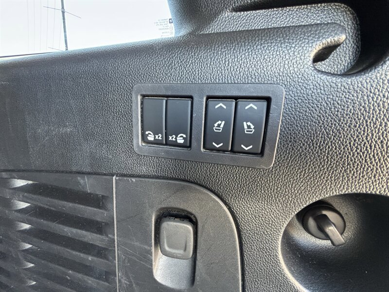 Used 2019 Chevrolet Suburban LT w/ Luxury Package image 15