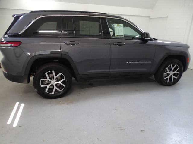 Certified 2025 Jeep Grand Cherokee Limited w/ Luxury Tech Group II AWD/4WD image 26