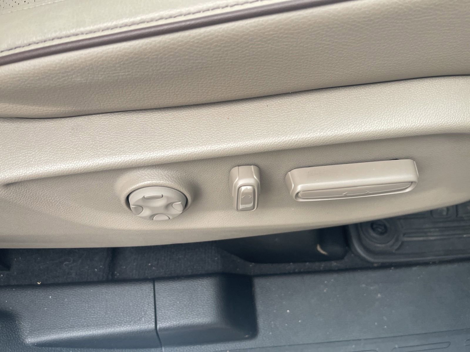 Used 2024 Honda Odyssey Elite image 11