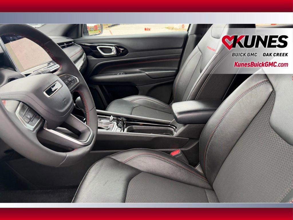 Used 2025 Jeep Compass Trailhawk AWD/4WD image 6