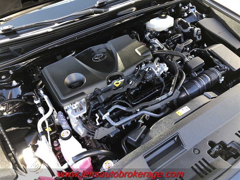 Used 2025 Toyota Camry SE w/ Convenience Package FWD image 24