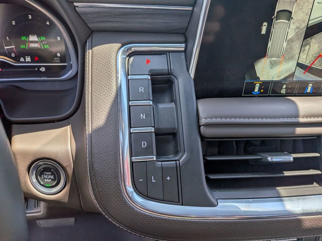 Certified 2024 GMC Yukon SLT w/ SLT Luxury Package AWD/4WD image 19