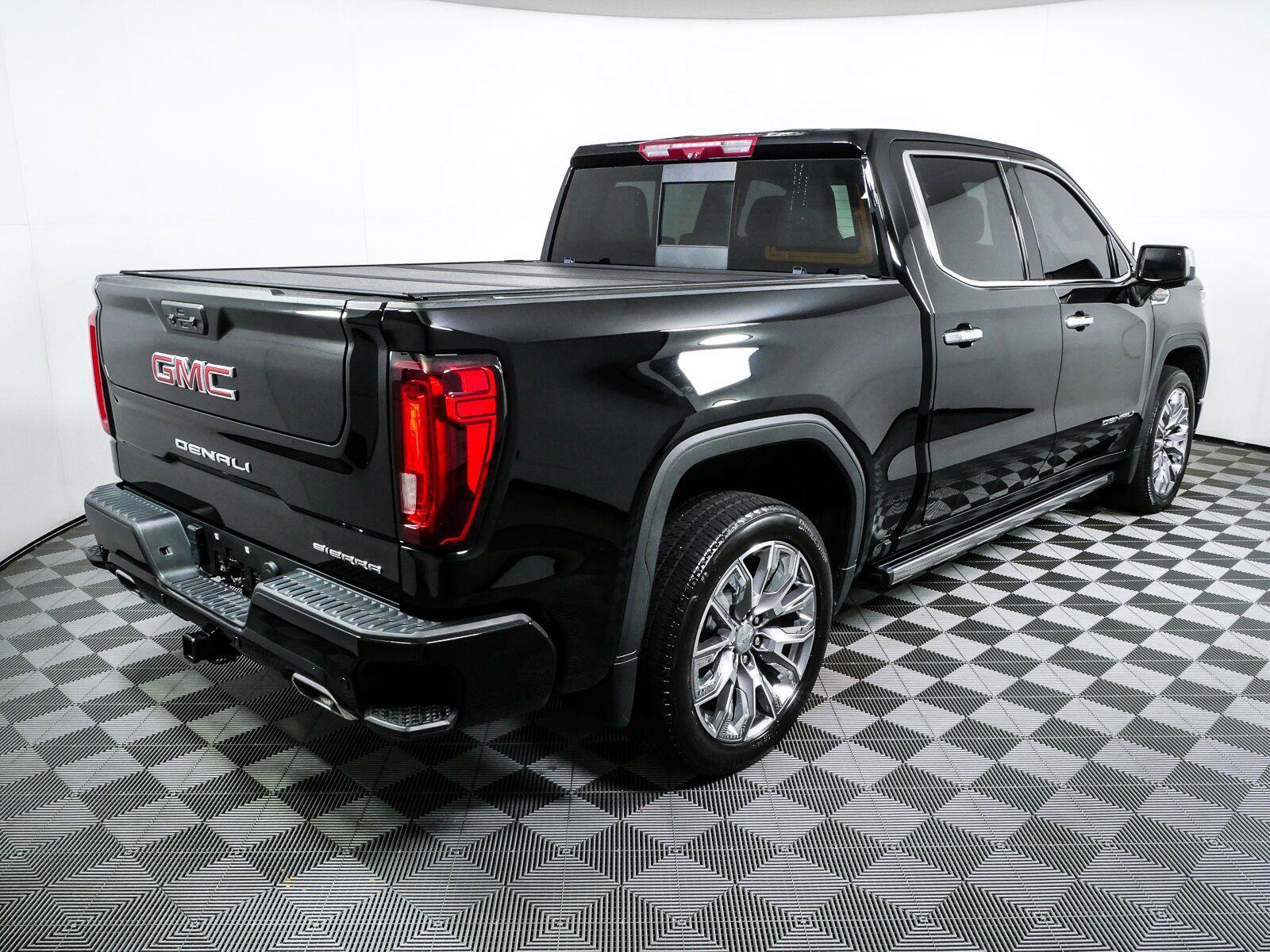 Used 2024 GMC Sierra 1500 Denali AWD/4WD image 6
