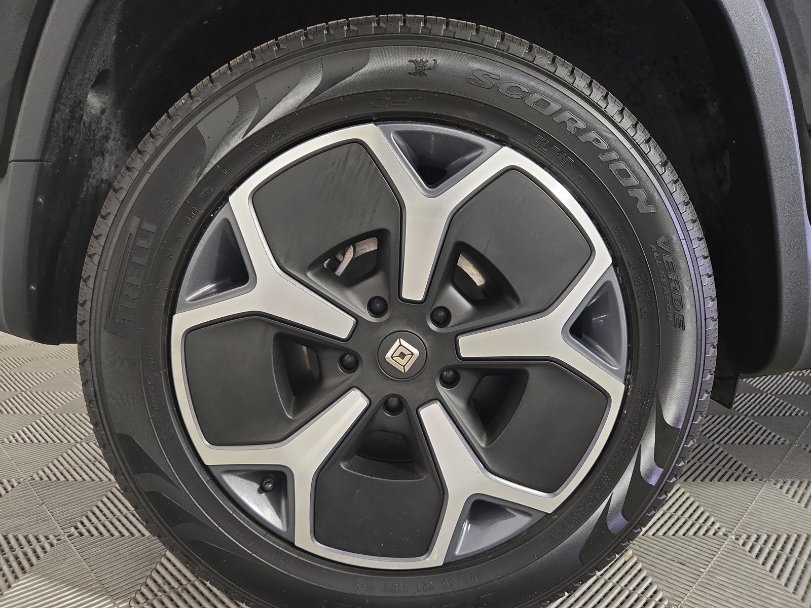 Used 2024 Rivian R1S Adventure AWD/4WD image 12