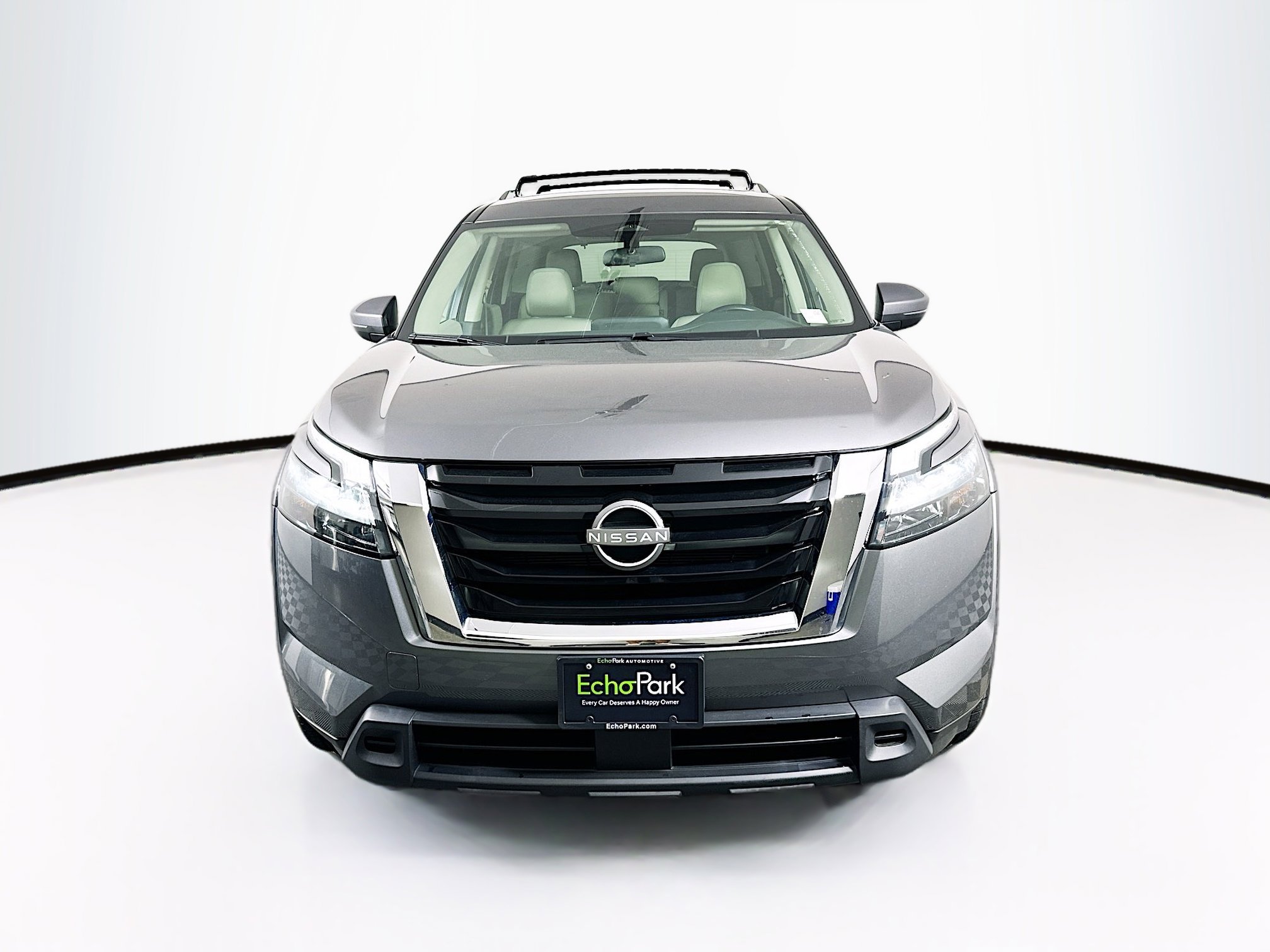 Used 2023 Nissan Pathfinder SV AWD/4WD image 2