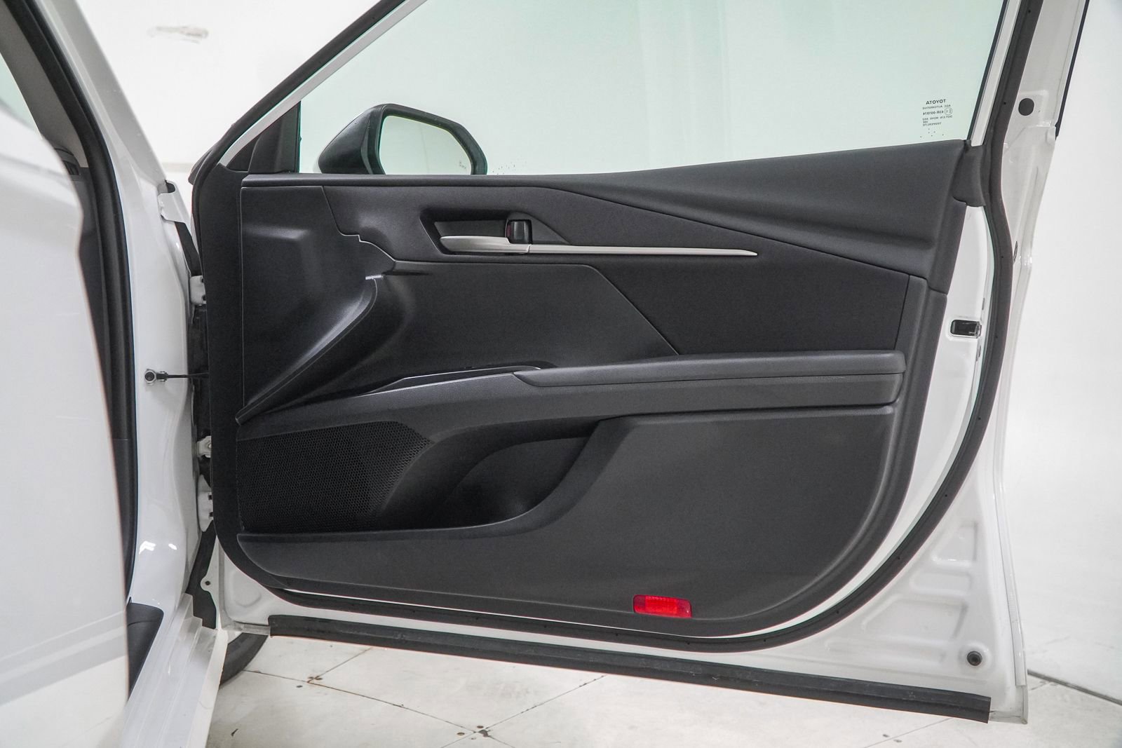 Used 2025 Toyota Camry LE AWD/4WD image 35