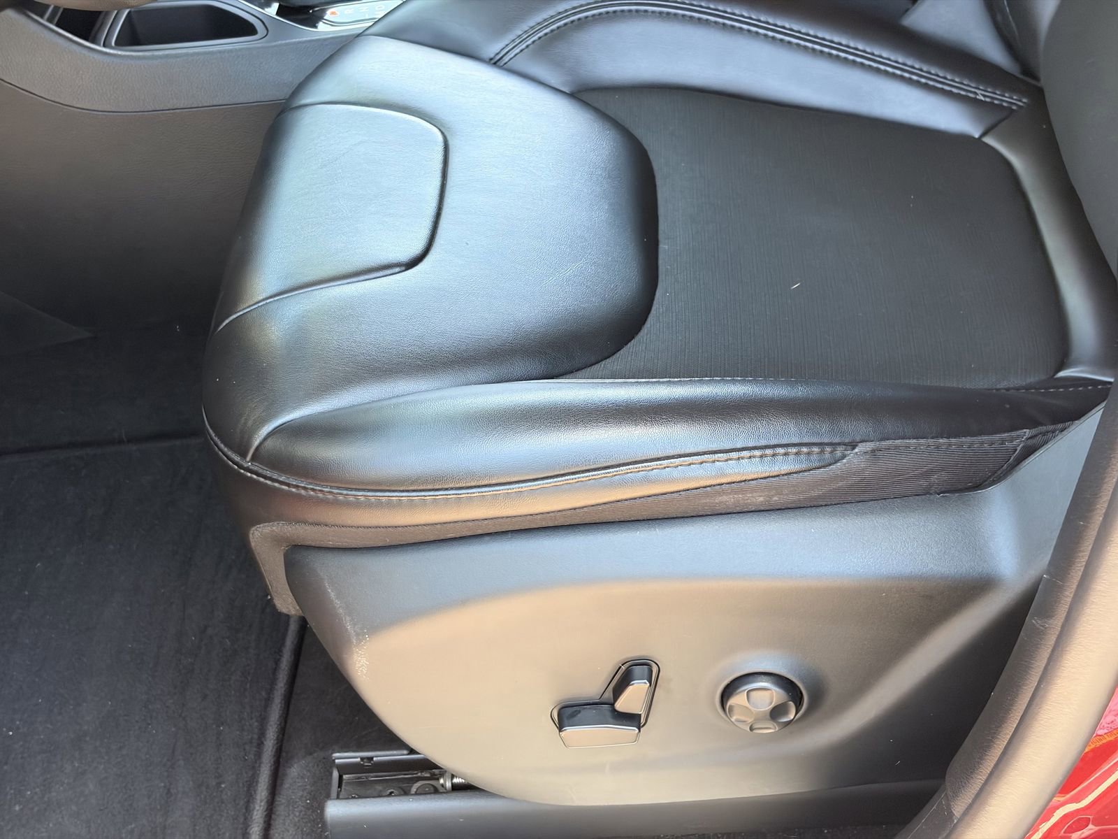 Used 2020 Jeep Cherokee Latitude Plus FWD image 20