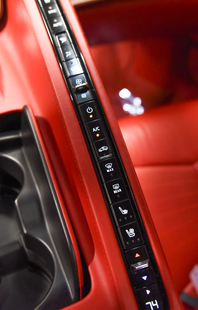 Used 2024 Chevrolet Corvette Stingray Premium Conv w/ Z51 Performance Package image 32