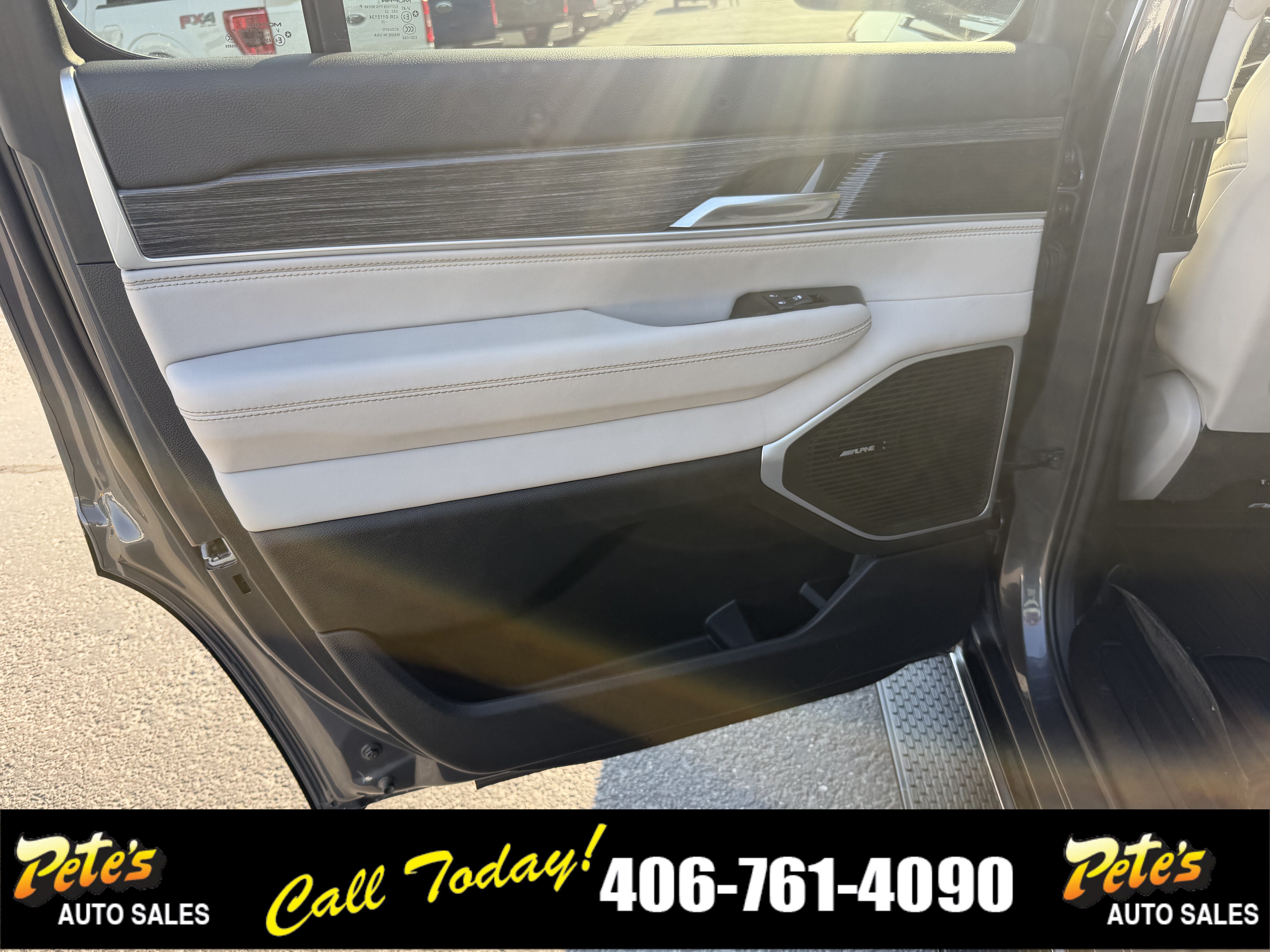 Used 2022 Jeep Wagoneer Series III w/ Flexible Seating Group AWD/4WD image 32