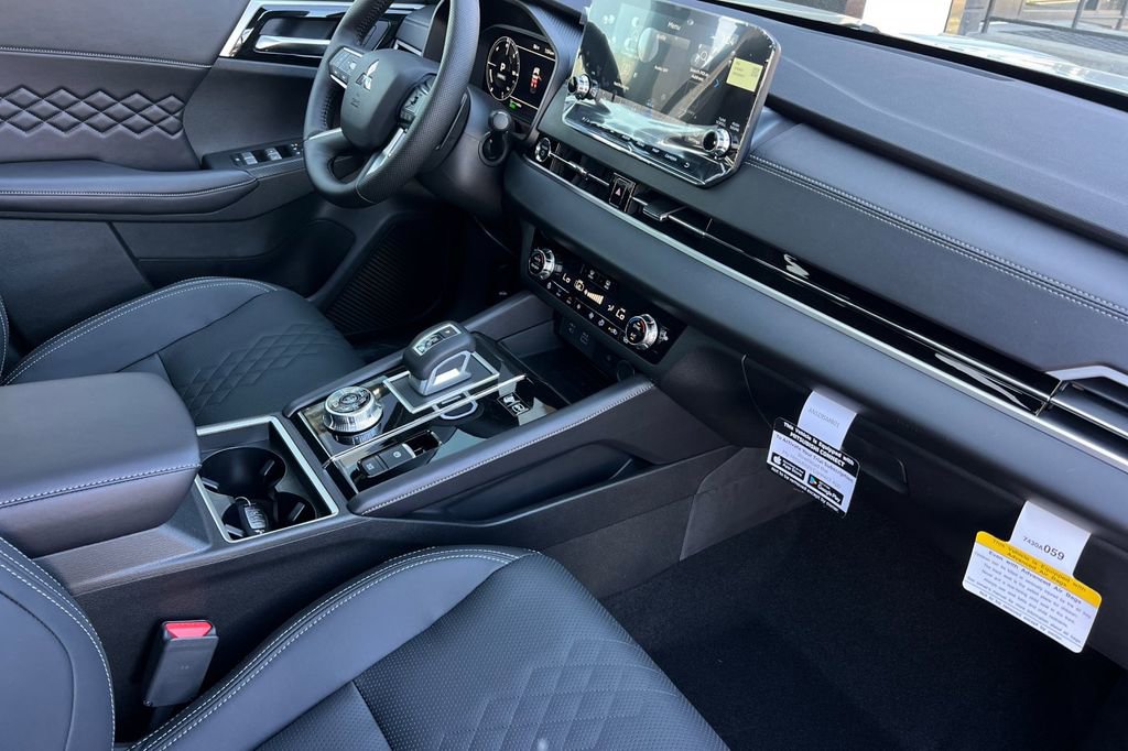 New 2025 Mitsubishi Outlander SEL Black Edition image 17