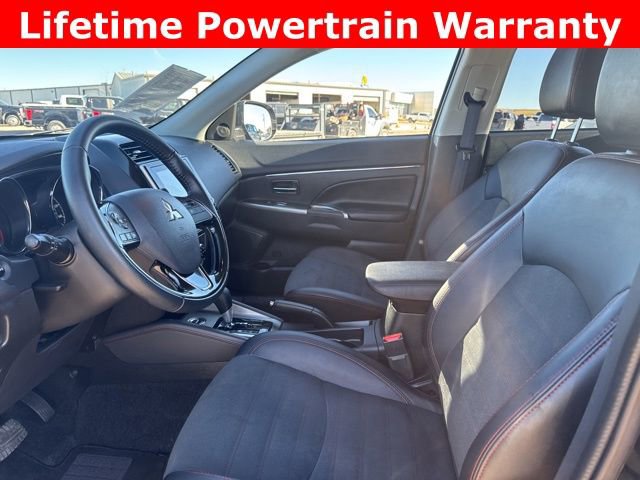 Used 2025 Mitsubishi Outlander Sport SE image 2