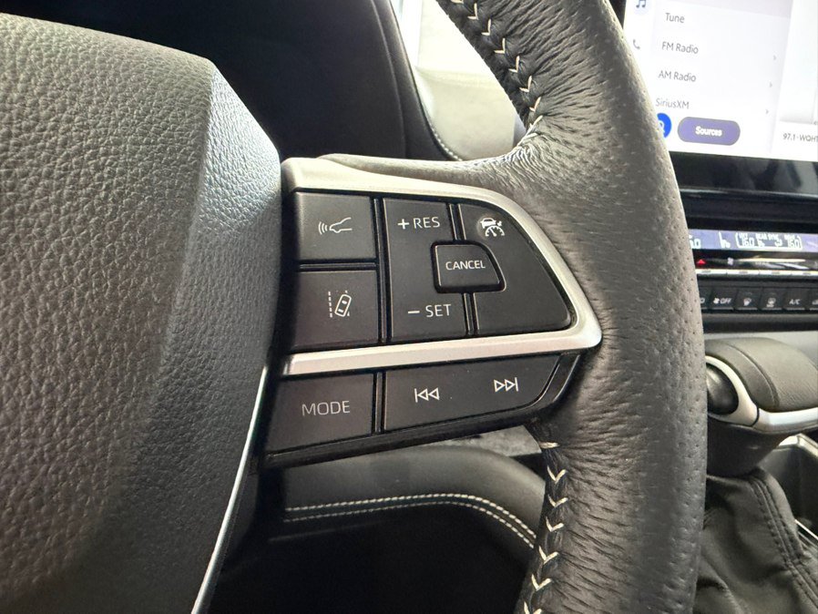 Used 2025 Toyota Sienna XSE FWD image 79