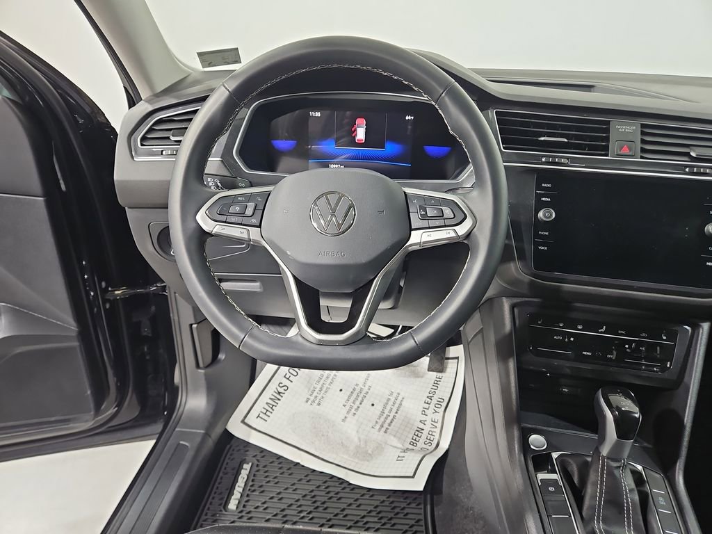 Certified 2024 Volkswagen Tiguan SE w/ Panoramic Sunroof Package image 16
