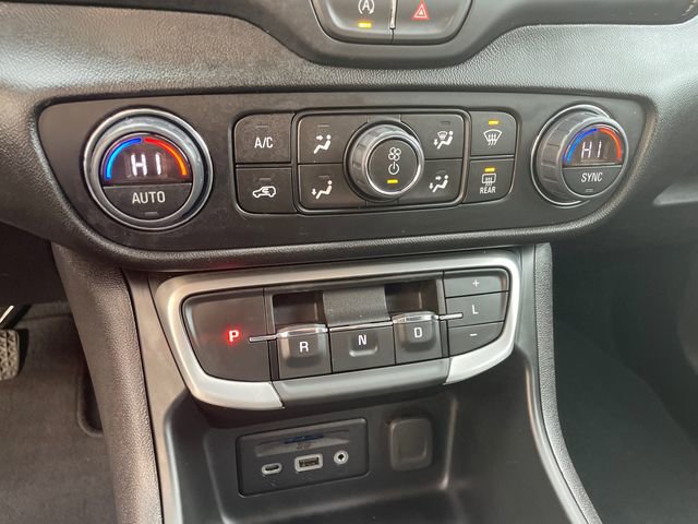 Used 2024 GMC Terrain SLT image 36