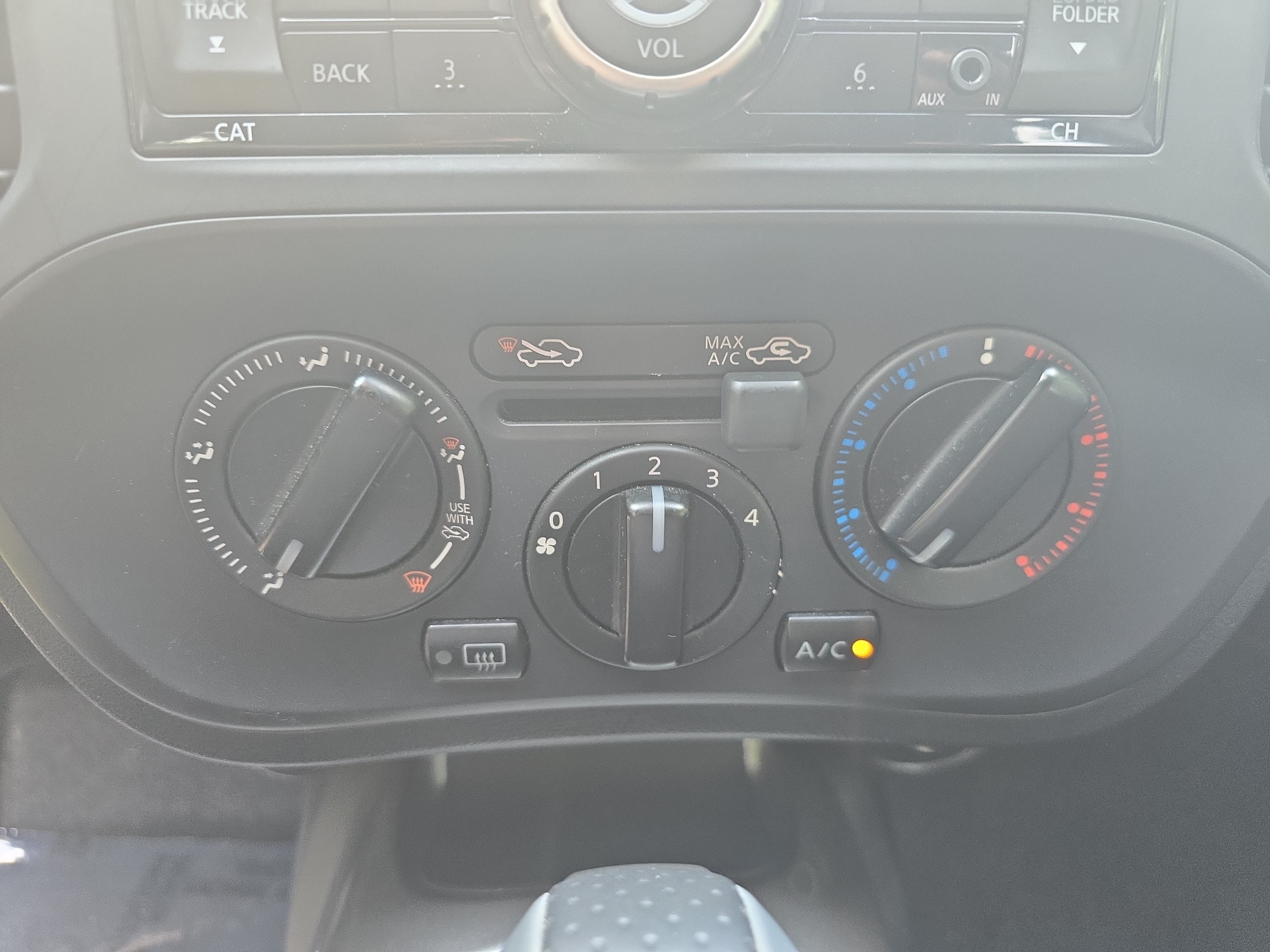 Used 2014 Nissan Juke S FWD image 23