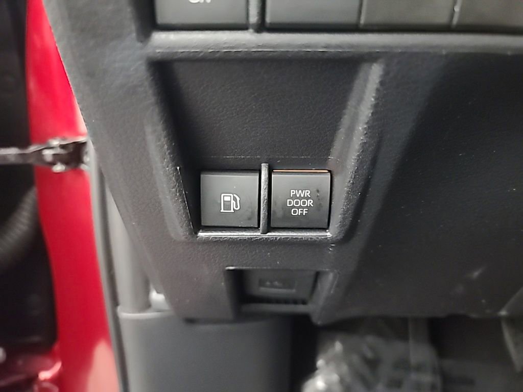 Used 2026 Toyota Sienna XLE image 32