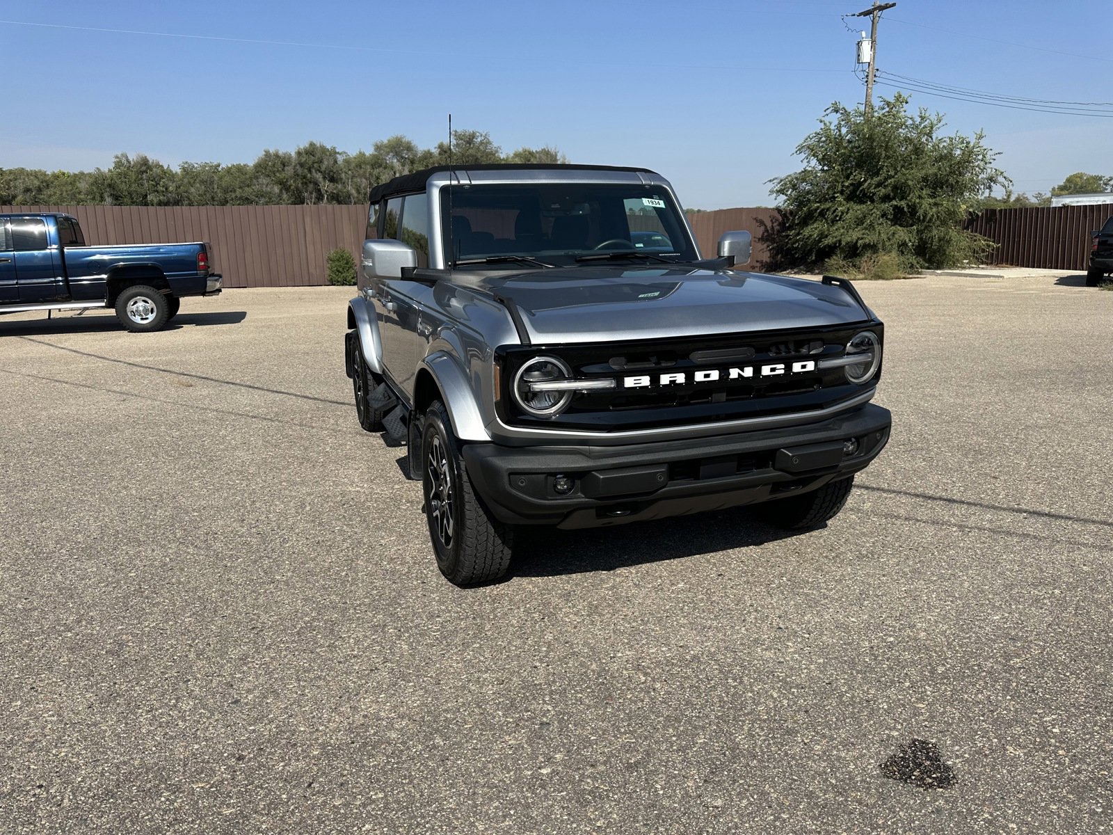 Used 2022 Ford Bronco Outer Banks image 2