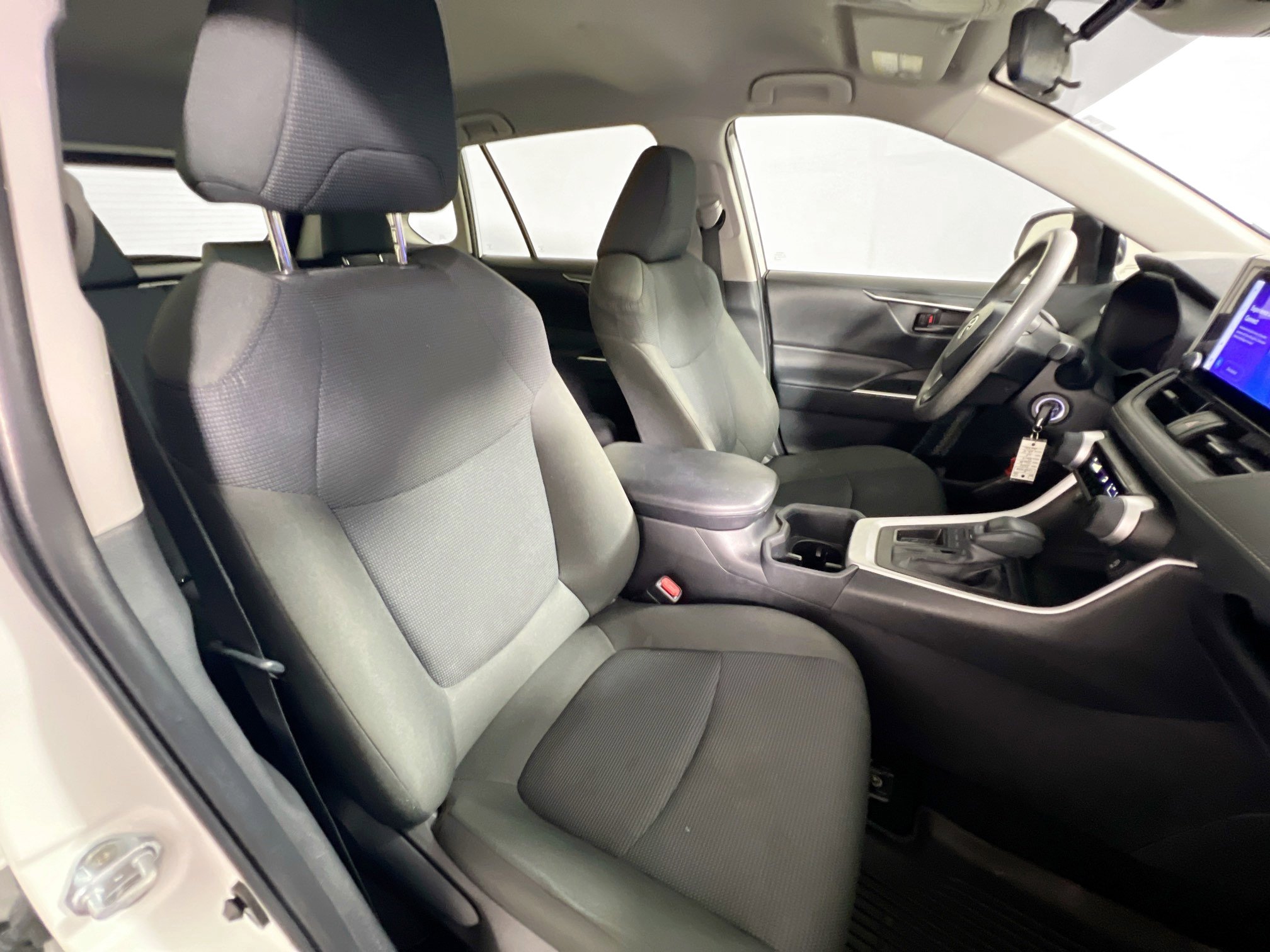 Used 2024 Toyota RAV4 LE FWD image 30