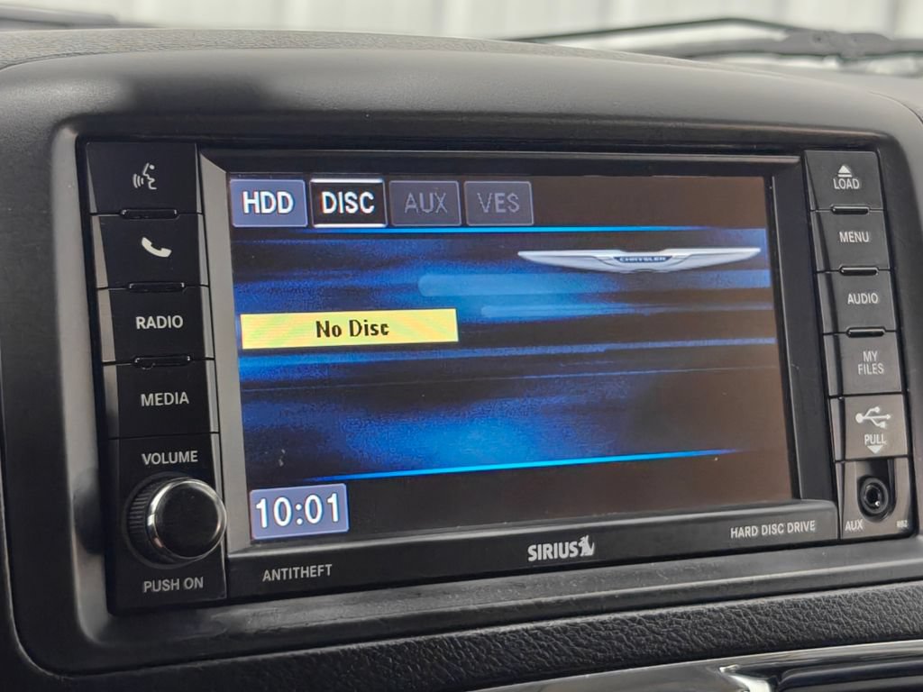 Used 2016 Chrysler Town & Country Touring-L FWD image 36