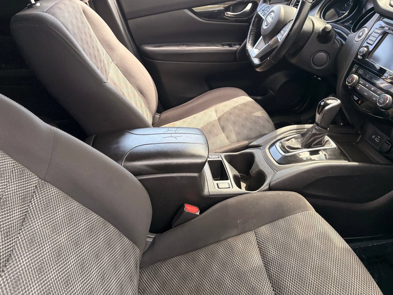 Certified 2022 Nissan Rogue Sport SV FWD image 11