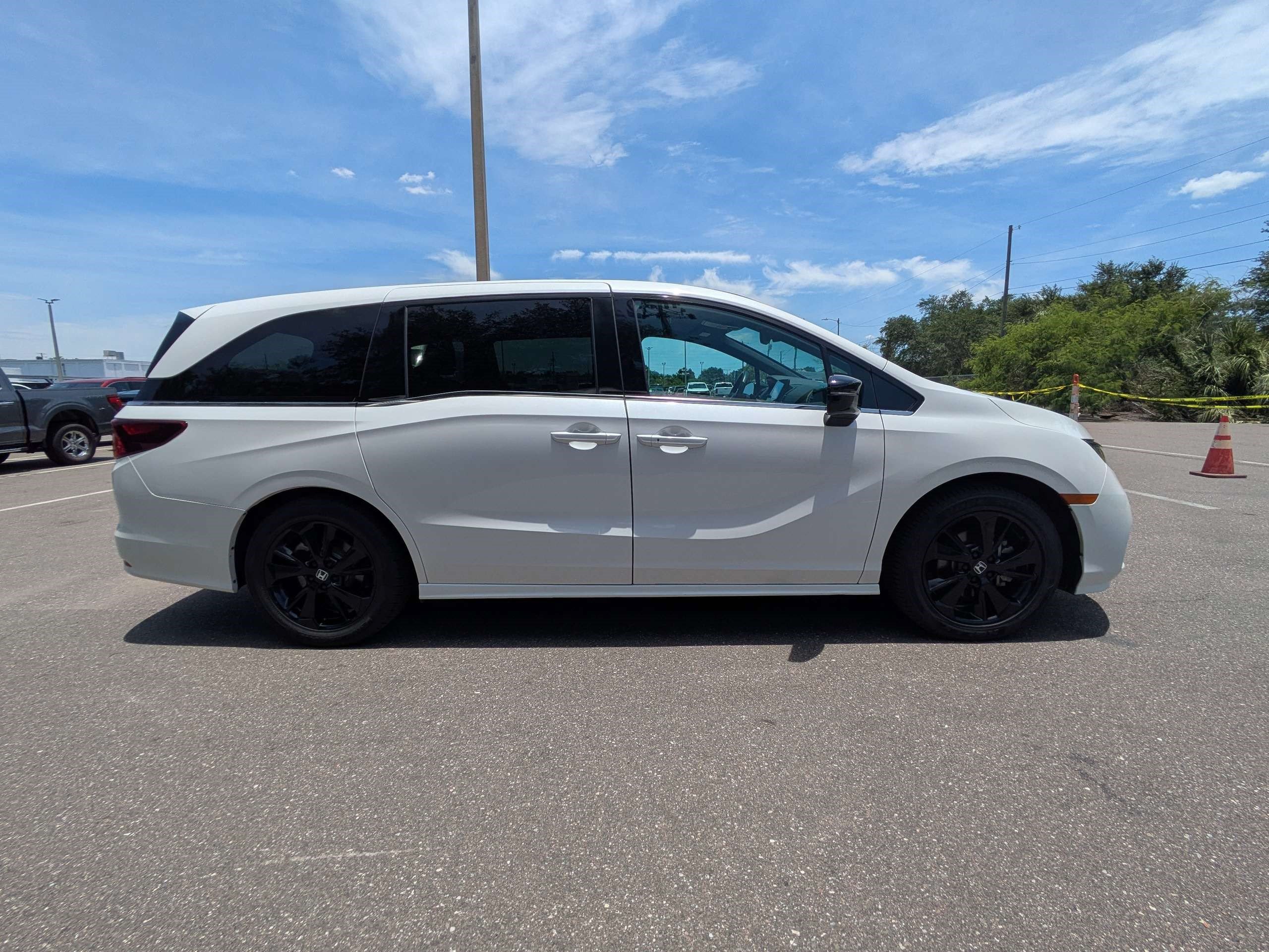 Used 2024 Honda Odyssey Sport image 2