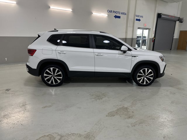Certified 2023 Volkswagen Taos SE image 10
