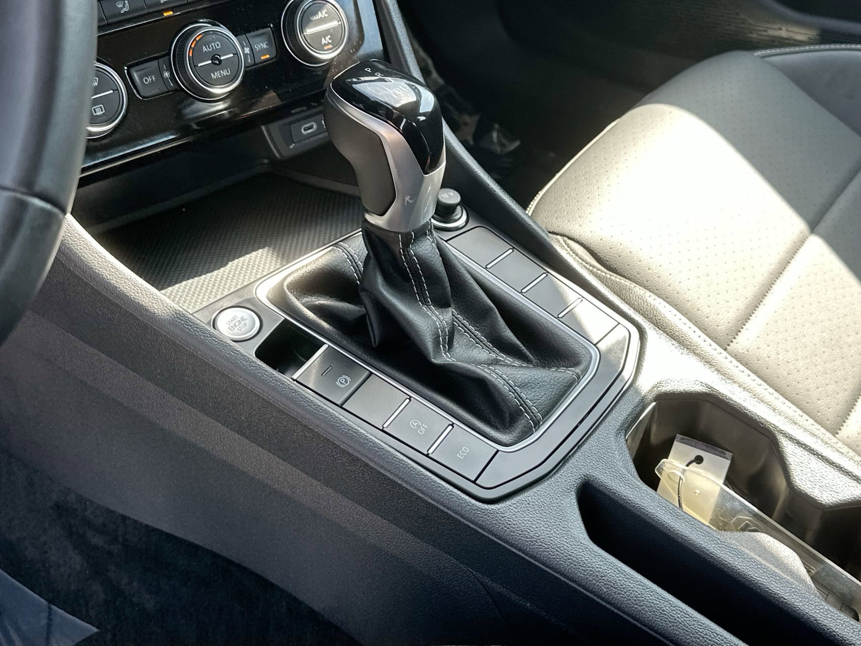 Used 2024 Volkswagen Jetta SE FWD image 19