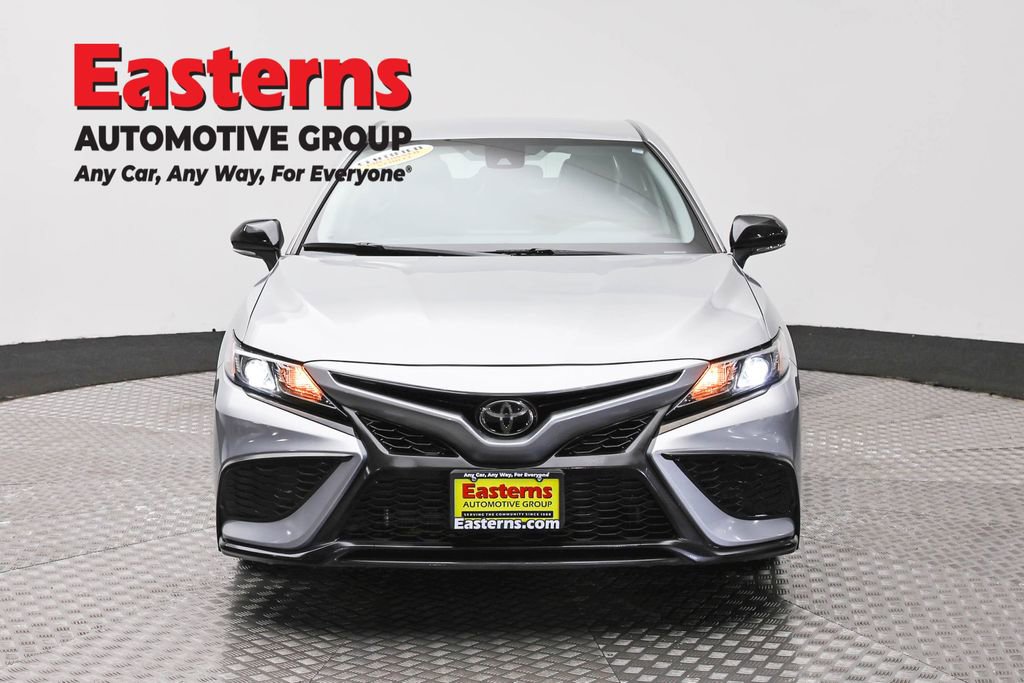 Used 2022 Toyota Camry SE FWD image 2