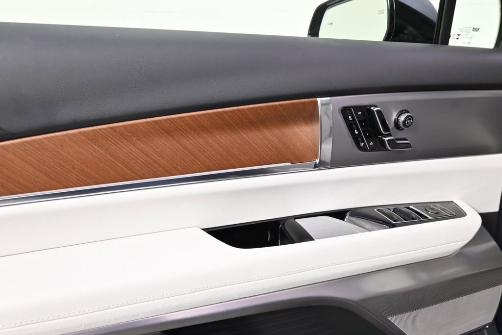 New 2026 Cadillac Vistiq Sport w/ LPO, Floor Liner Package image 21