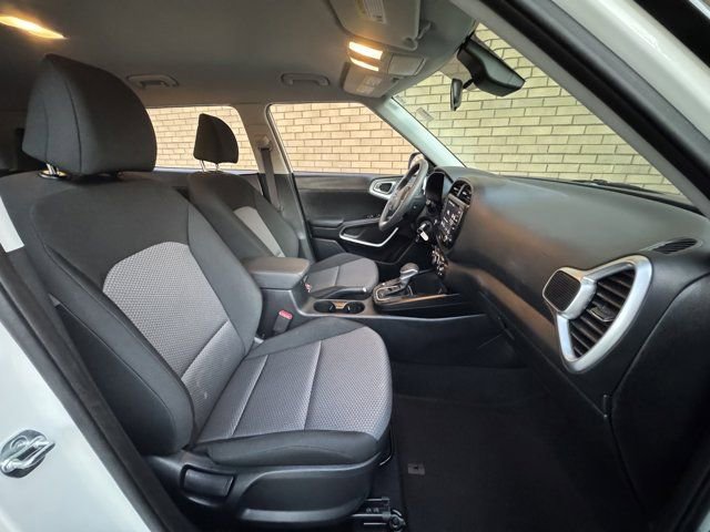 Used 2024 Kia Soul LX w/ Option Group 015 FWD image 8