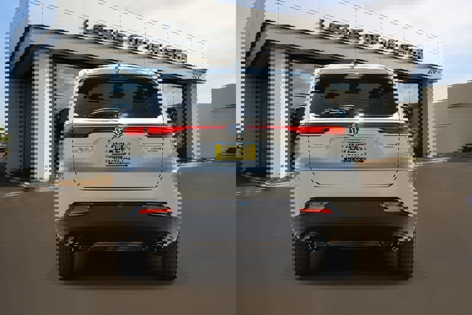 Used 2021 Toyota Venza LE w/ Carpet Mat Package (TMS) AWD/4WD image 3