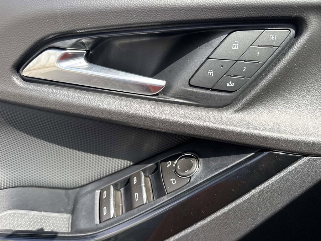 New 2026 Chevrolet Equinox RS w/ Convenience Package III FWD image 19