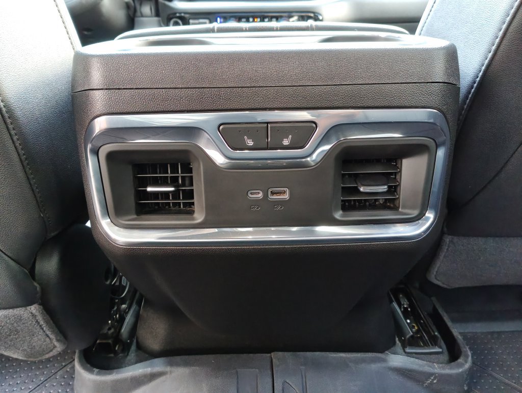 Used 2025 Chevrolet Silverado 1500 High Country AWD/4WD image 9