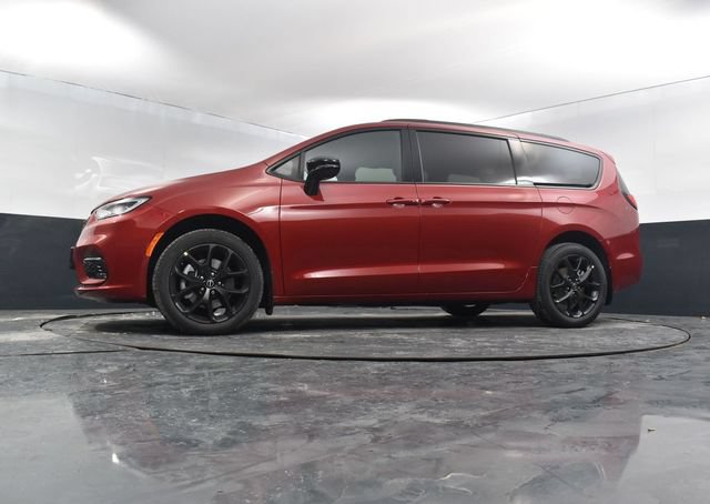 New 2026 Chrysler Pacifica Select AWD/4WD image 48