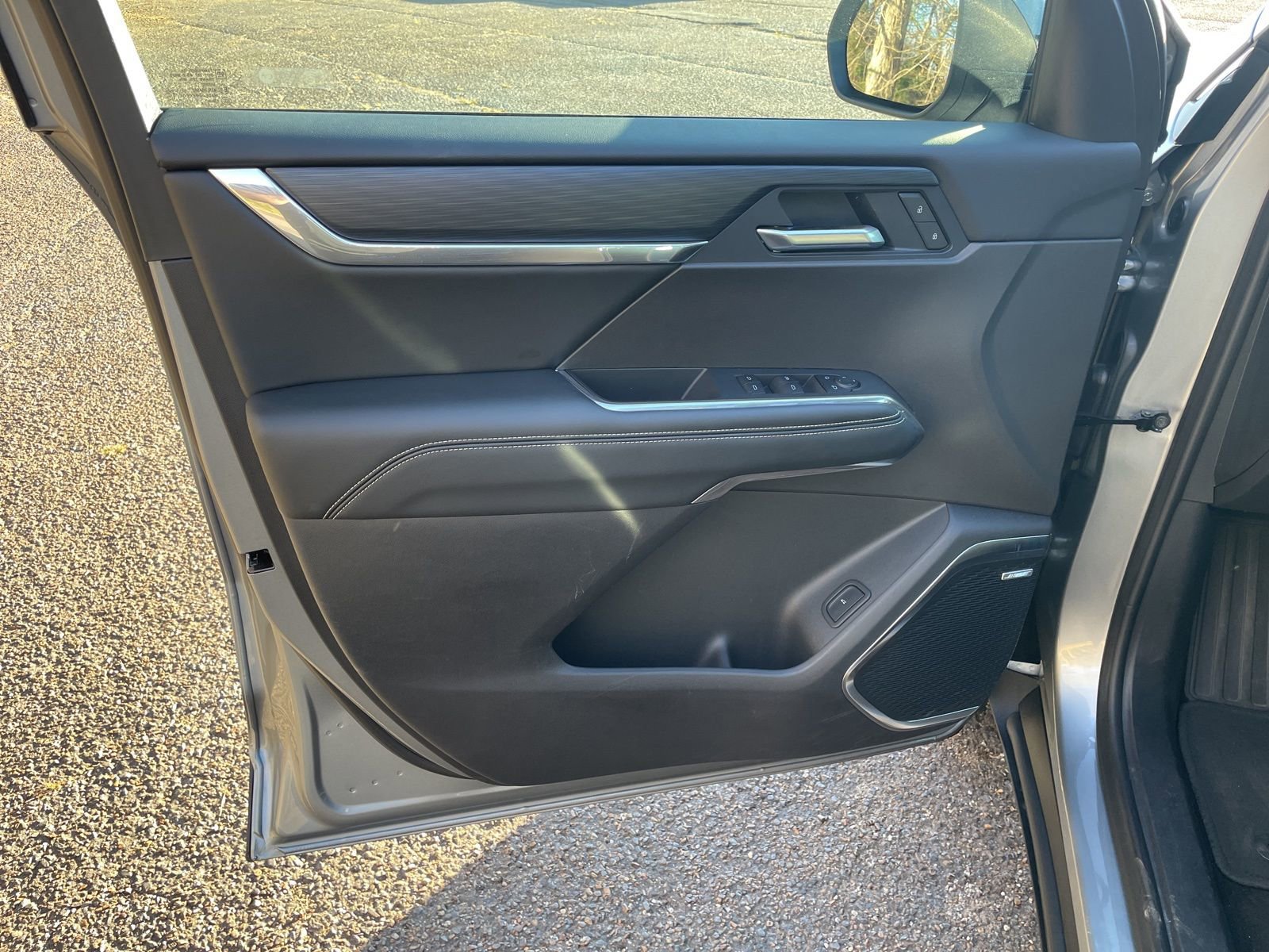 Used 2025 GMC Acadia Elevation image 11