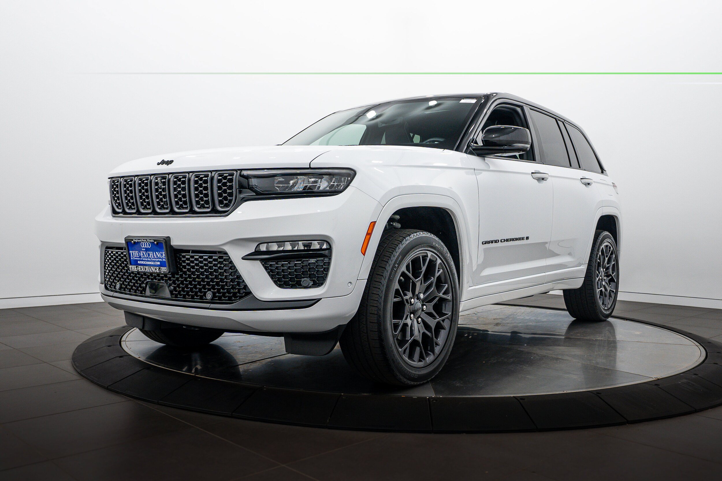 Used 2025 Jeep Grand Cherokee Summit AWD/4WD image 7