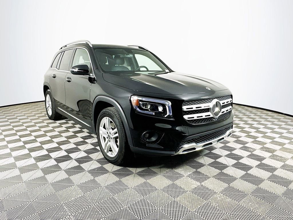 Used 2023 Mercedes-Benz GLB 250 4MATIC image 2