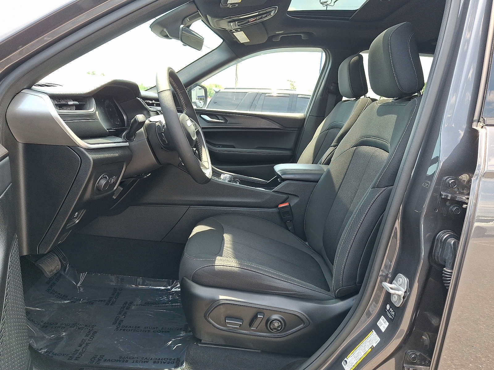 Used 2025 Jeep Grand Cherokee L Laredo w/ Luxury Tech Group I AWD/4WD image 14