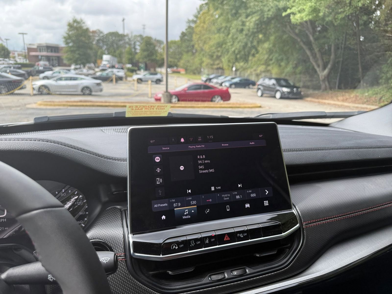 Used 2025 Jeep Compass Trailhawk image 18