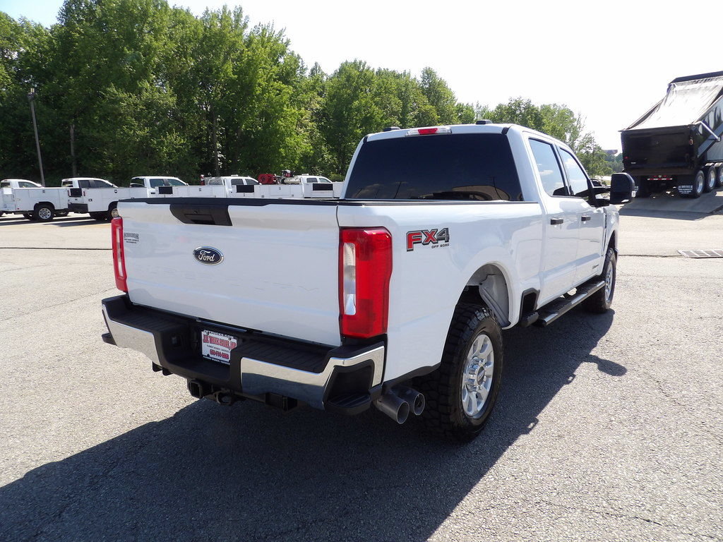 Used 2024 Ford F250 XLT w/ FX4 Off-Road Package AWD/4WD image 7