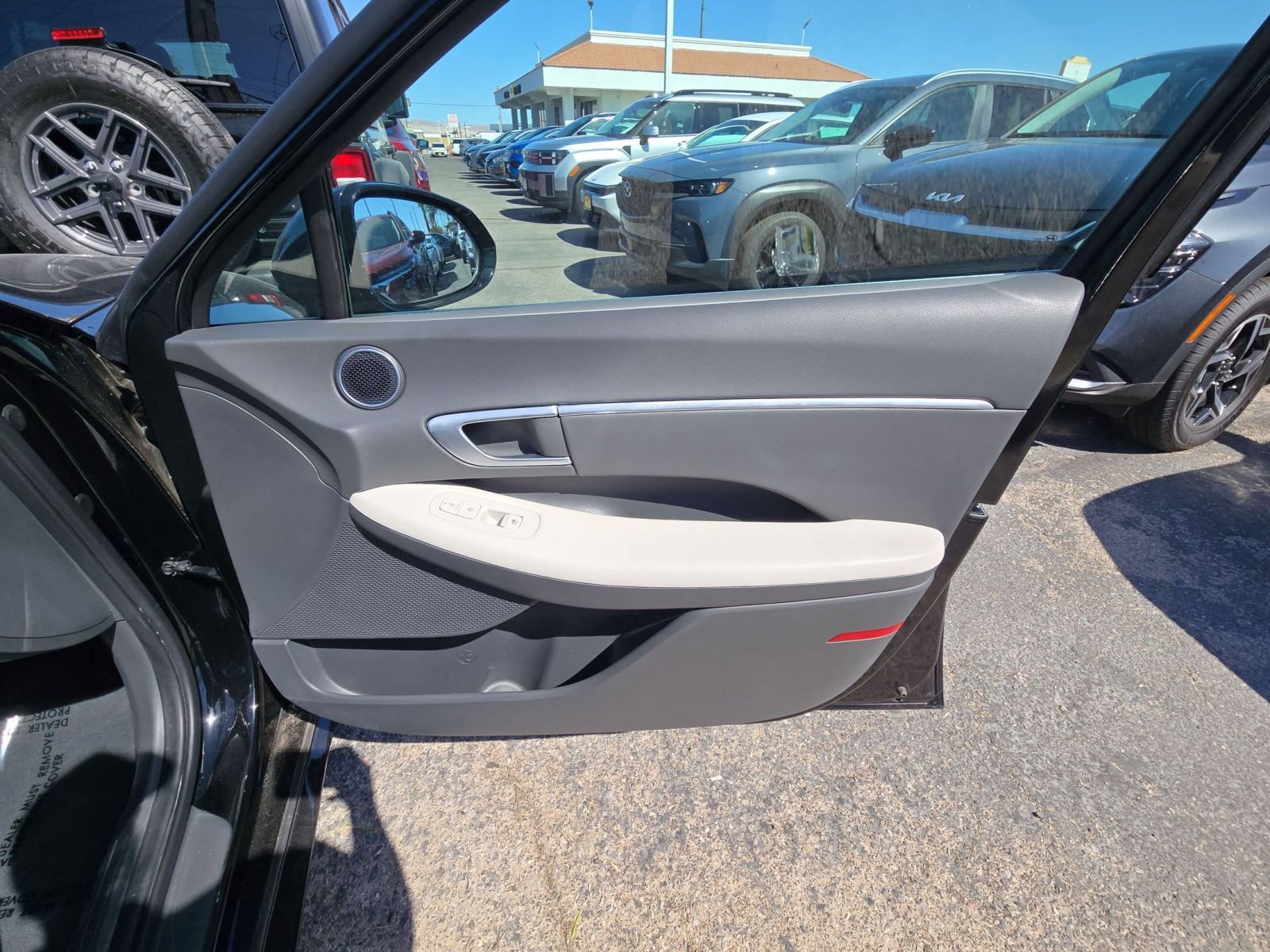 Used 2025 Hyundai Sonata SEL FWD image 16