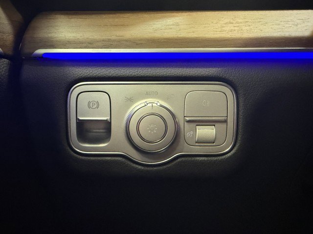 Used 2025 Mercedes-Benz GLE 450e 4MATIC w/ Driver Assistance Package image 22