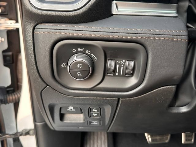 New 2026 RAM 1500 Tungsten w/ Trailer Tow Group AWD/4WD image 17