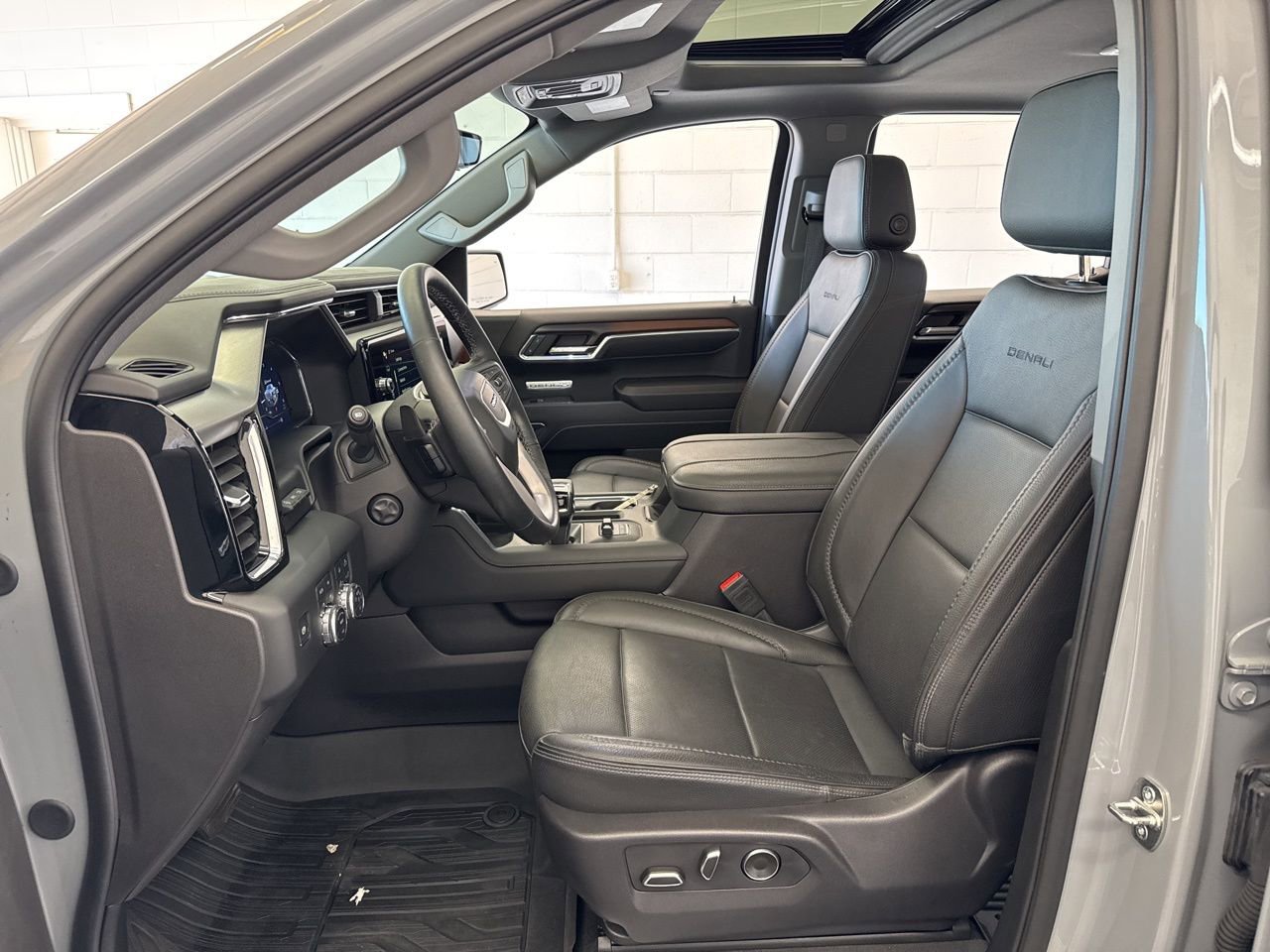 Used 2024 GMC Sierra 1500 Denali w/ Denali Reserve Package image 15