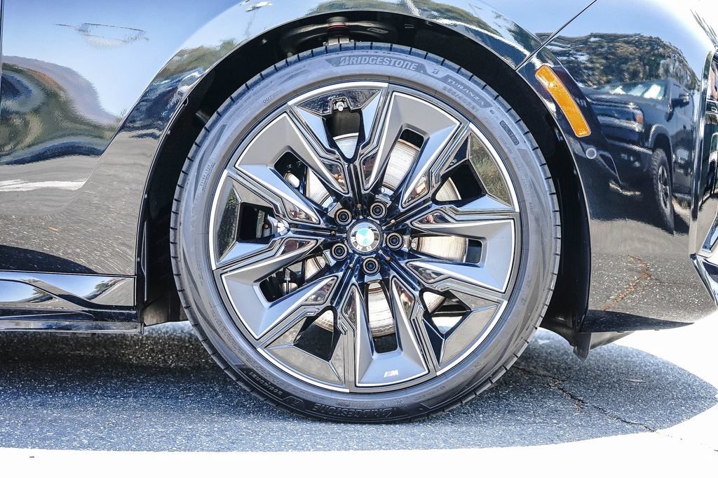 Used 2026 BMW 750e xDrive AWD/4WD image 9