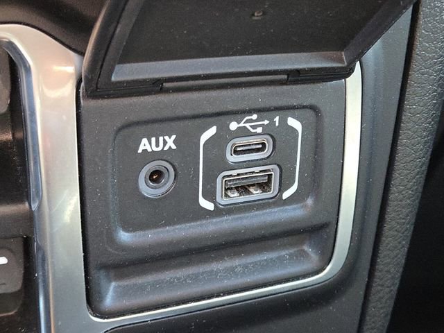 Used 2024 Jeep Wrangler Sahara image 6