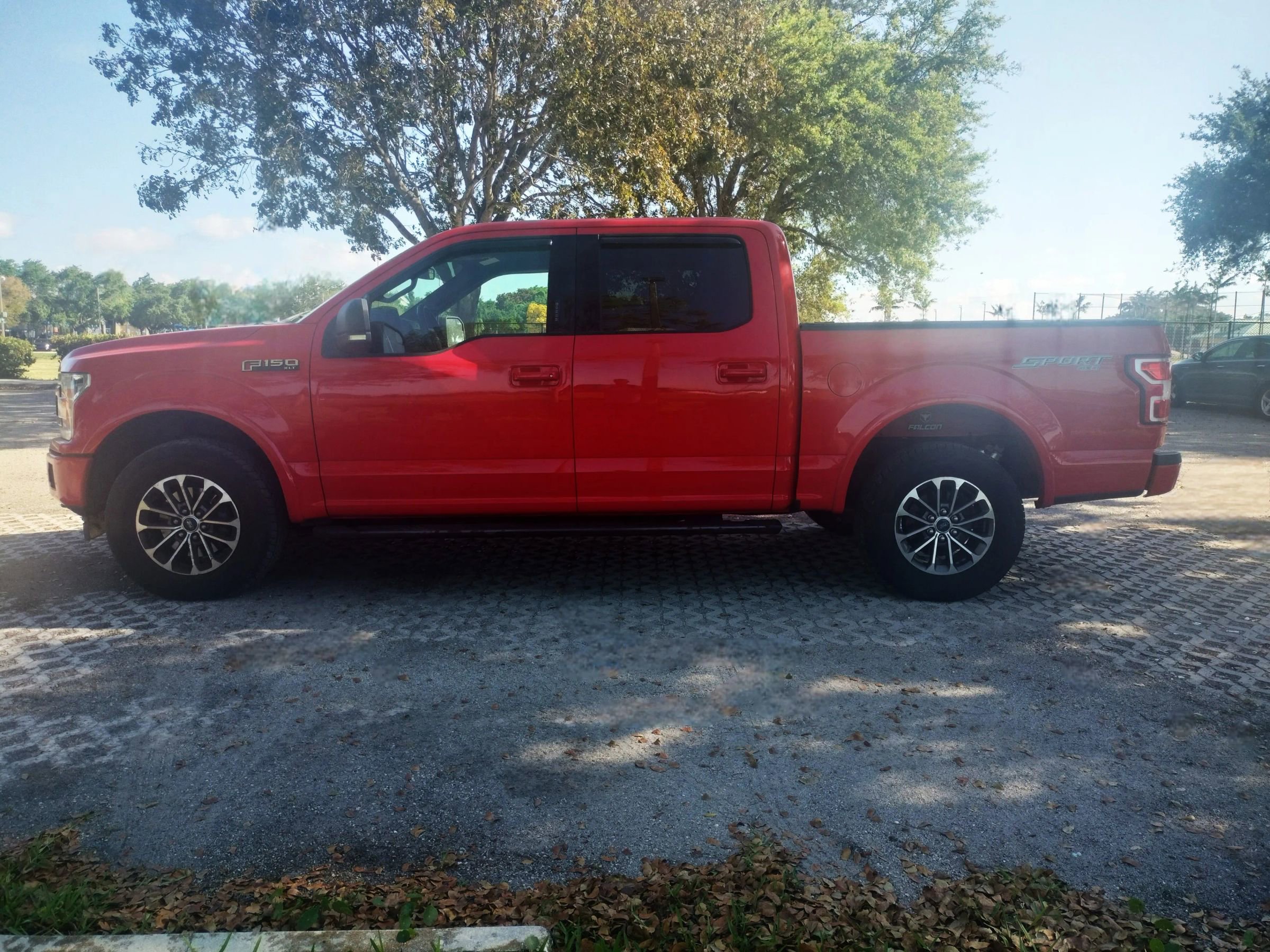 Used 2018 Ford F150 XLT w/ Equipment Group 302A Luxury AWD/4WD image 4