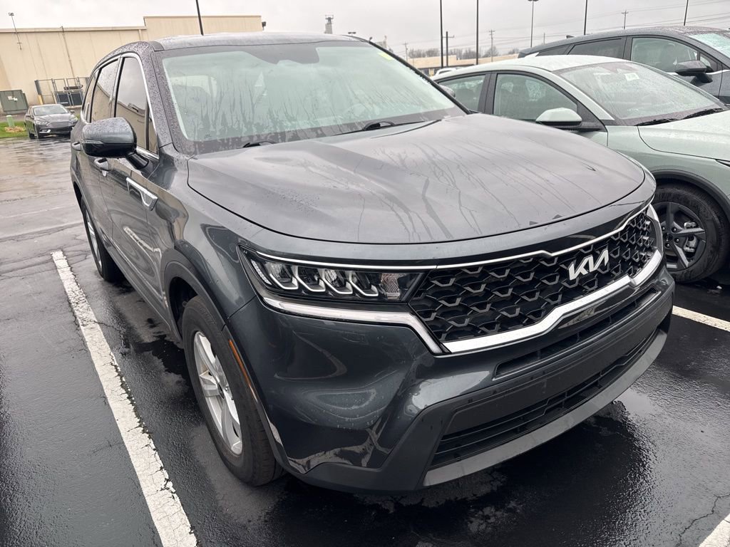Used 2022 Kia Sorento LX image 2