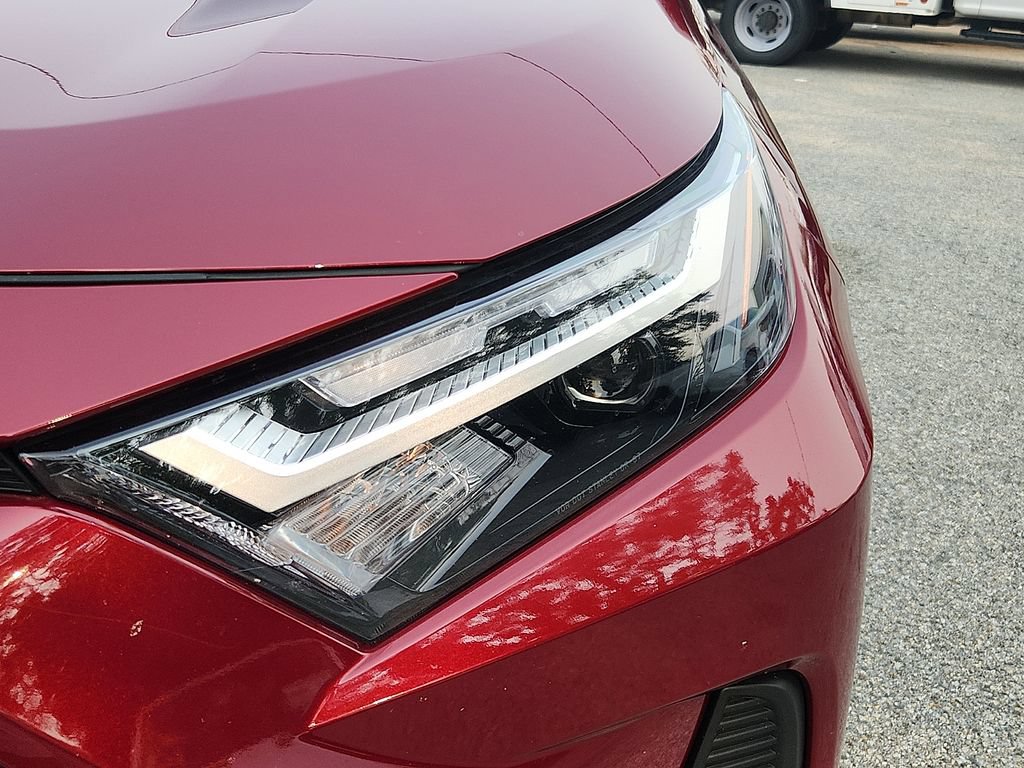 Used 2025 Toyota RAV4 XLE AWD/4WD image 9